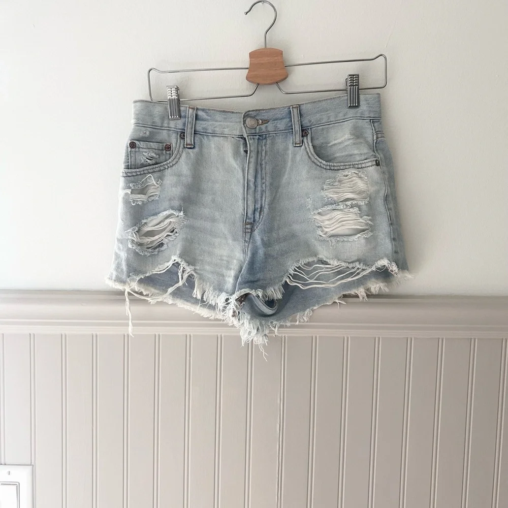 Aeropostale Women’s Size 4 Vintage High-Rise Jean Shorts Distressed Light Wash